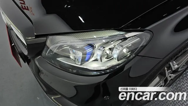 Mercedes-Benz C-Class 2020 thumb 10
