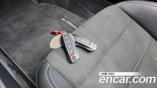 Porsche 911 2024 thumb 3