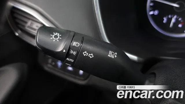 Hyundai Santa Fe 2018 thumb 3