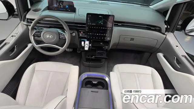 Hyundai Staria 2025 thumb 4