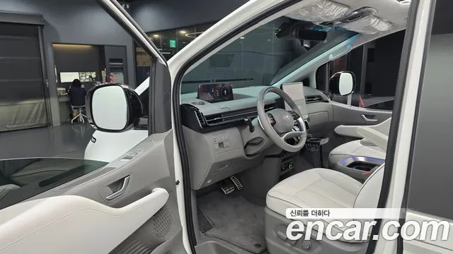 Hyundai Staria 2025 thumb 10
