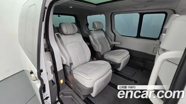 Hyundai Staria 2025 thumb 11