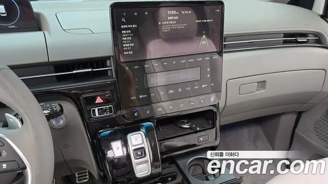 Hyundai Staria 2025 thumb 9