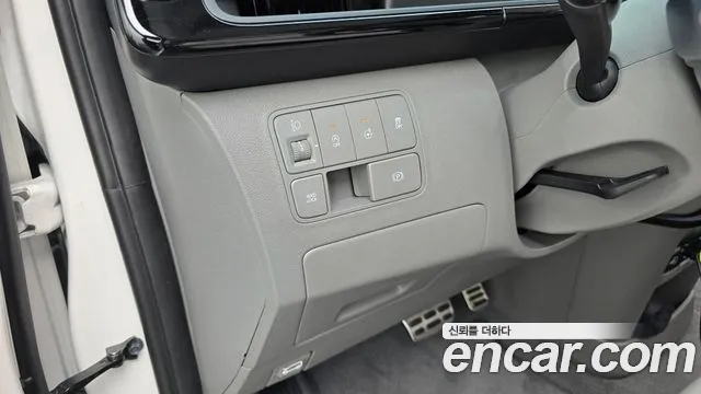 Hyundai Staria 2025 thumb 7