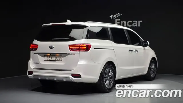 Kia Carnival 2019 thumb 3