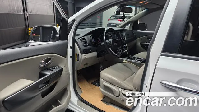 Kia Carnival 2019 thumb 2
