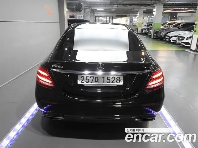 Mercedes-Benz E-Class 2019 thumb 6