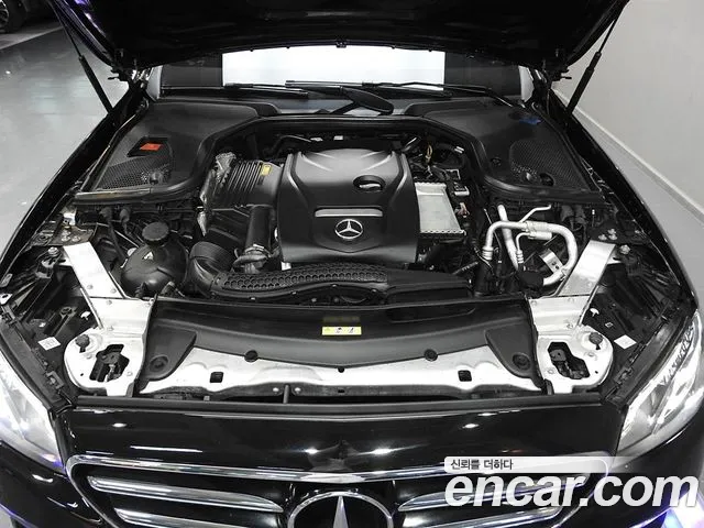Mercedes-Benz E-Class 2019 thumb 11