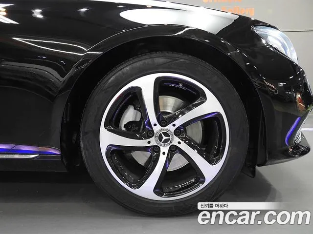 Mercedes-Benz E-Class 2019 thumb 8