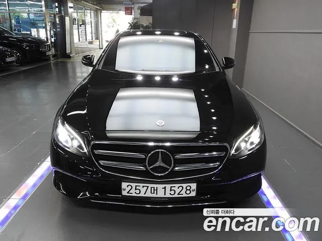 Mercedes-Benz E-Class 2019 thumb 4