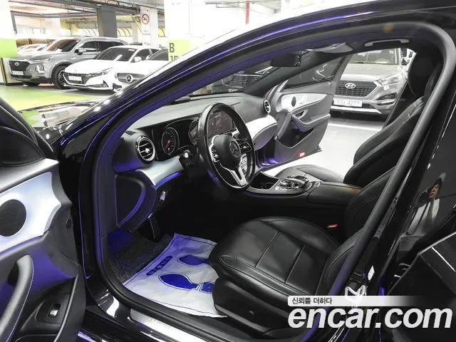 Mercedes-Benz E-Class 2019 thumb 12