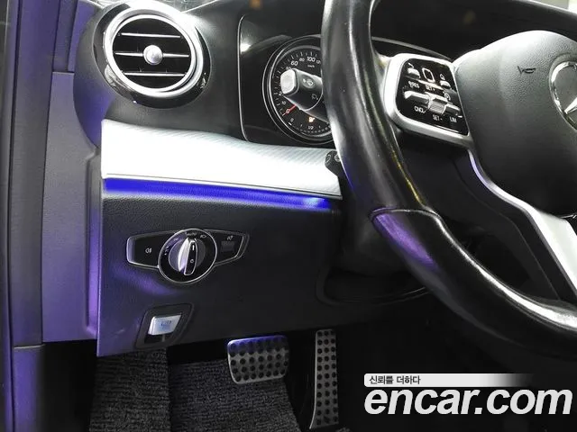 Mercedes-Benz E-Class 2019 thumb 10