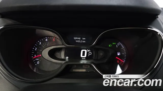 Renault QM3 2017 thumb 12