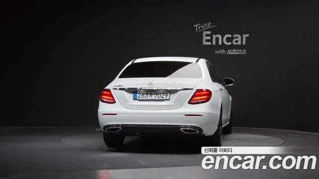 Mercedes-Benz E-Class 2020 thumb 8