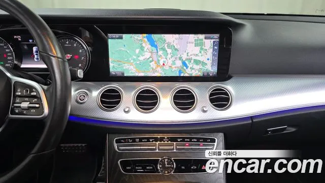 Mercedes-Benz E-Class 2020 thumb 2