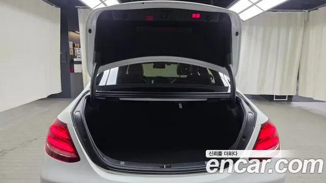 Mercedes-Benz E-Class 2020 thumb 3