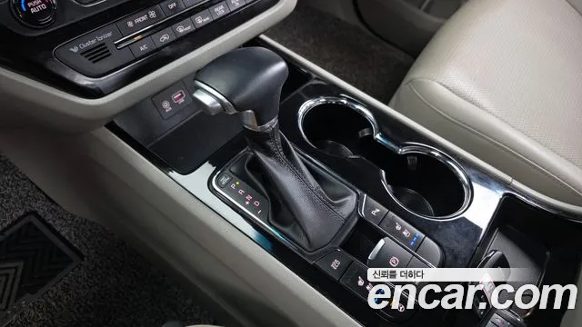 Kia Carnival 2019 thumb 11