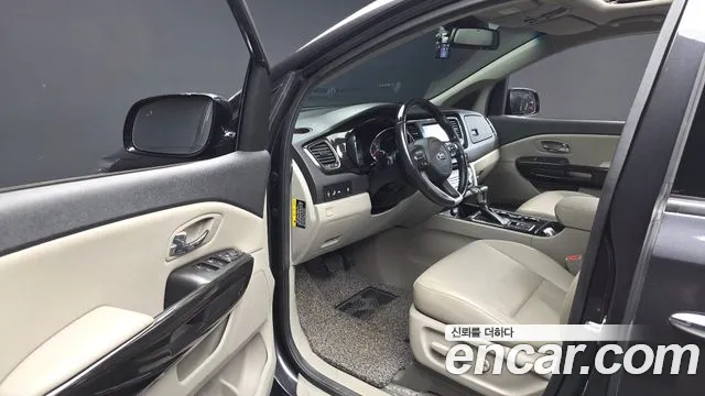 Kia Carnival 2019 thumb 8