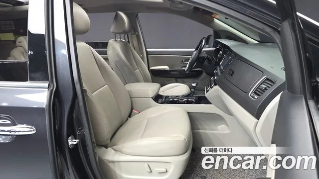 Kia Carnival 2019 thumb 12