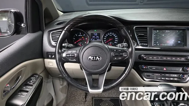 Kia Carnival 2019 thumb 2