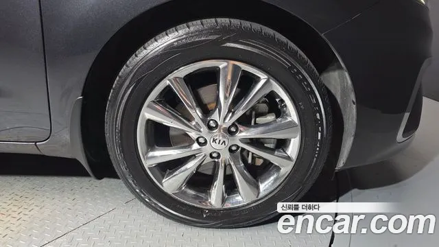 Kia Carnival 2019 thumb 6