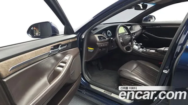 Genesis G90 2018 thumb 10