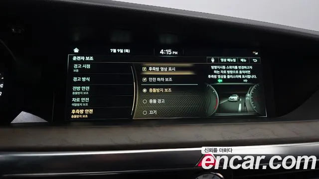 Genesis G90 2018 thumb 2