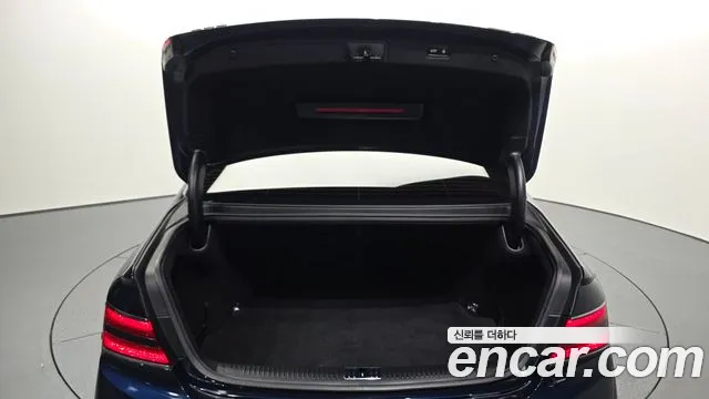 Genesis G90 2018 thumb 3