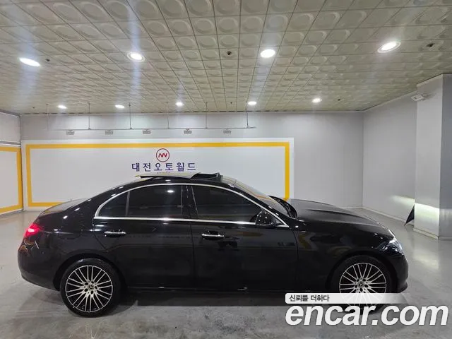 Mercedes-Benz C-Class 2024 thumb 7