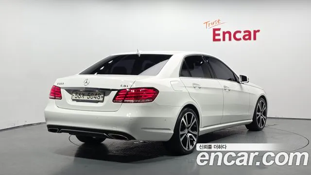 Mercedes-Benz E-Class 2013 thumb 10