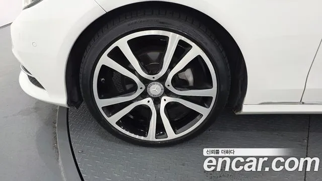 Mercedes-Benz E-Class 2013 thumb 9