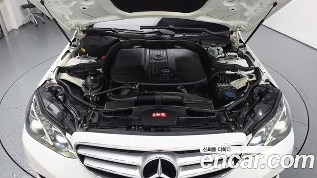 Mercedes-Benz E-Class 2013 thumb 11
