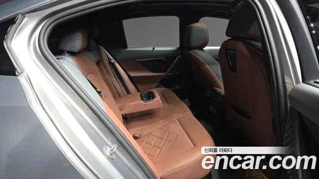 BMW 5 серии 2025 thumb 8