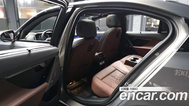 BMW 5 серии 2025 thumb 11