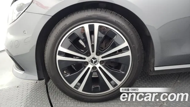 Mercedes-Benz E-Class 2021 thumb 3
