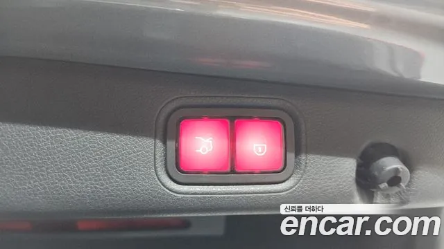 Mercedes-Benz E-Class 2021 thumb 9