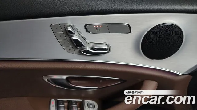 Mercedes-Benz E-Class 2021 thumb 12