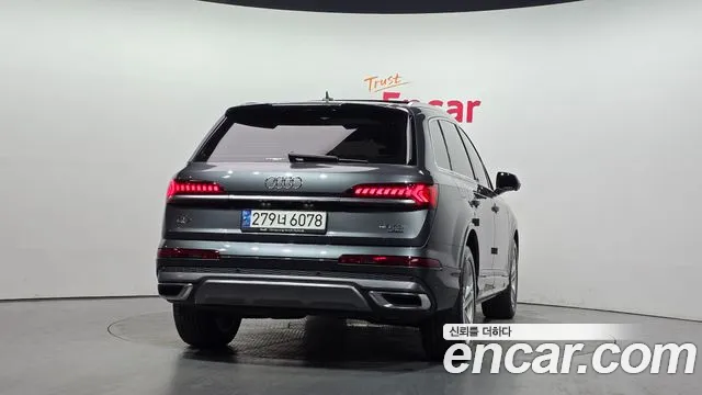 Audi Q7 2021 thumb 3