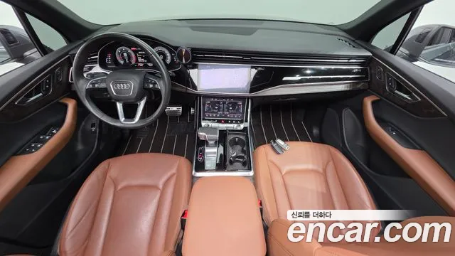 Audi Q7 2021 thumb 5
