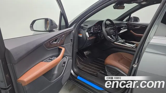 Audi Q7 2021 thumb 10