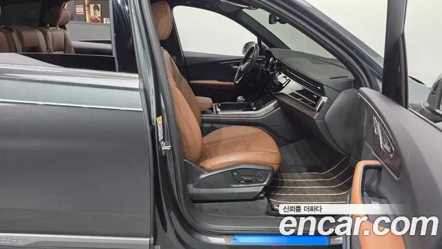Audi Q7 2021 thumb 12