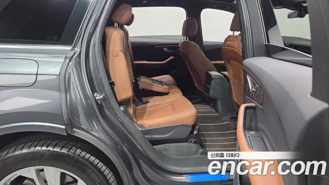 Audi Q7 2021 thumb 7