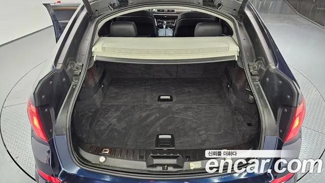 BMW 5 серии Gran Turismo 2011 thumb 10