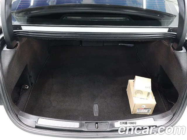 Lincoln Continental 2017 thumb 2