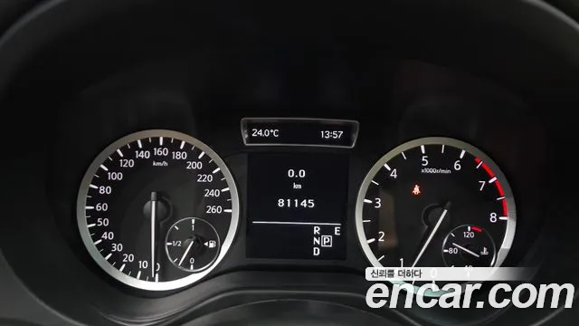 Infiniti QX30 2019 thumb 3