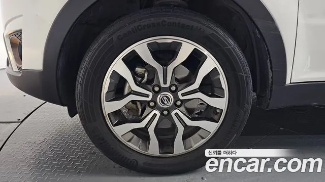 KGM Korando 2015 thumb 8