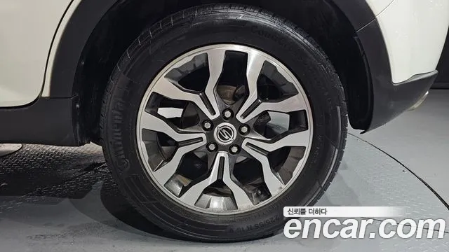 KGM Korando 2015 thumb 3