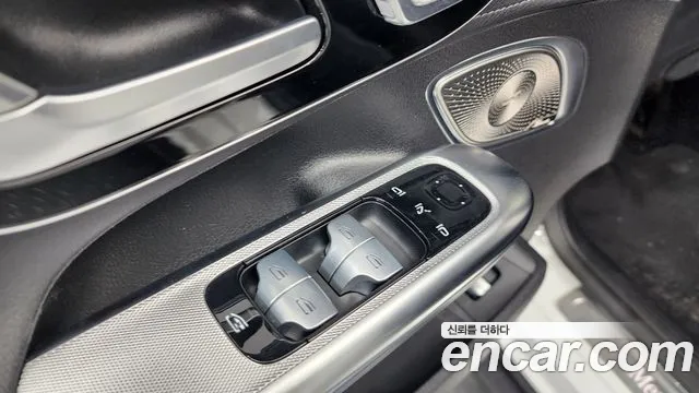 Mercedes-Benz EQE 2023 thumb 9