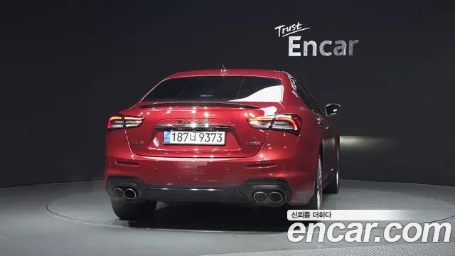 Maserati Ghibli 2017 thumb 12