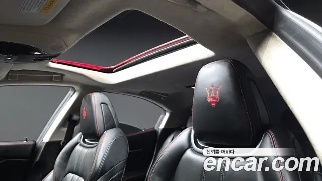 Maserati Ghibli 2017 thumb 8